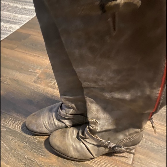 Lavorazione Artigiana Leather Flat, Heeled ZipUp Boots: Distressed Olive SIZE 7 - Picture 4 of 10